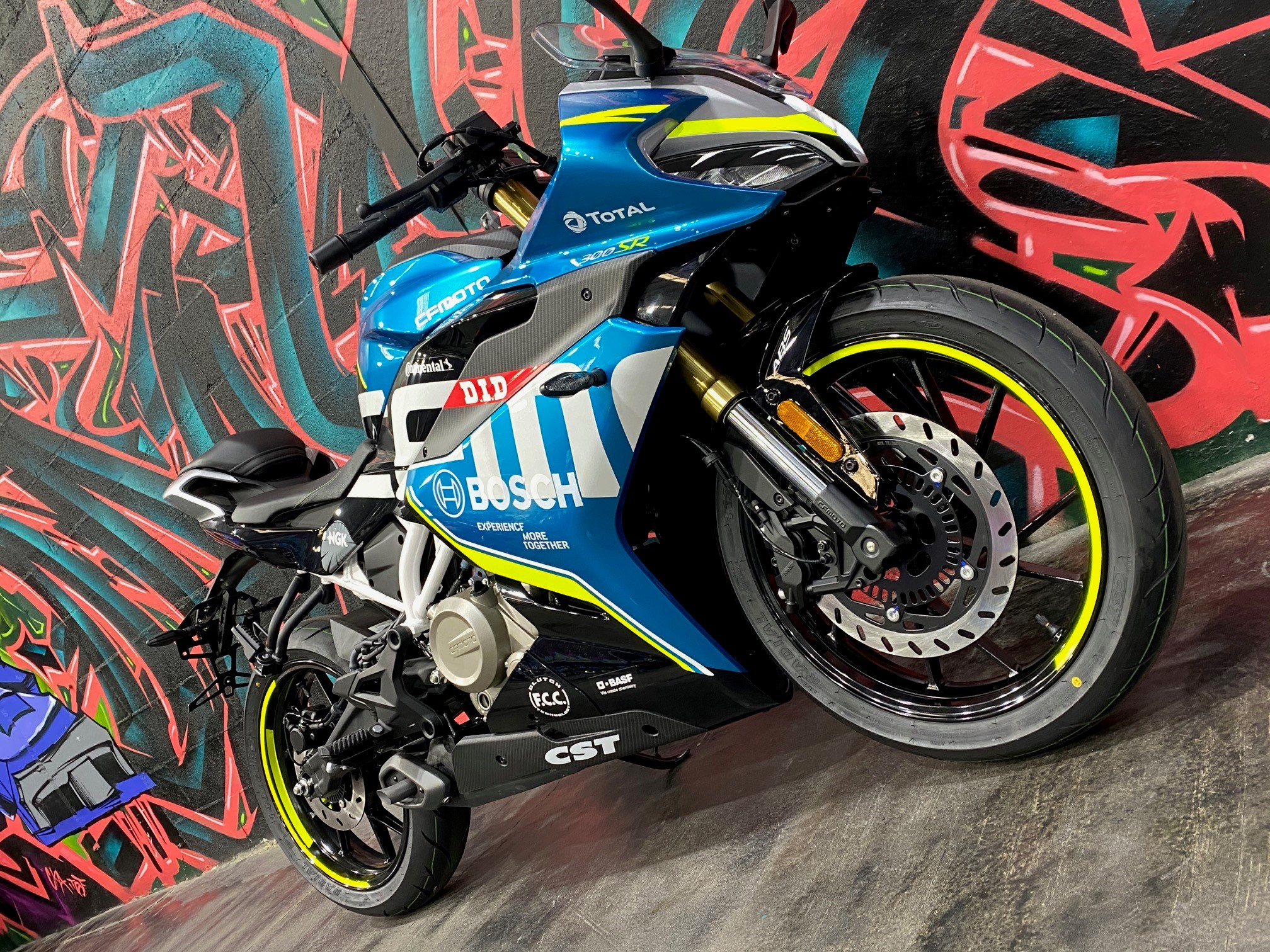 2021 CFMOTO 300SR - MotoInk